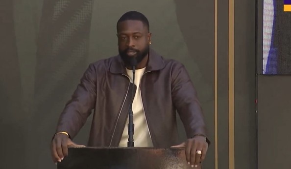 开云网址-韦德：帕特·莱利彻底改变了我的人生 你的传奇是永恒的！